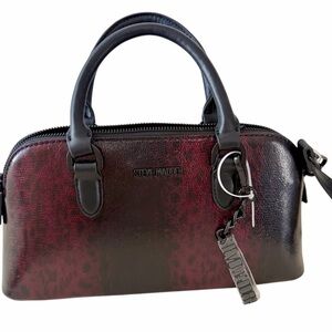 ❤️❤️Steve Madden Black and Burgundy Crossbody Bag with detachable Strap